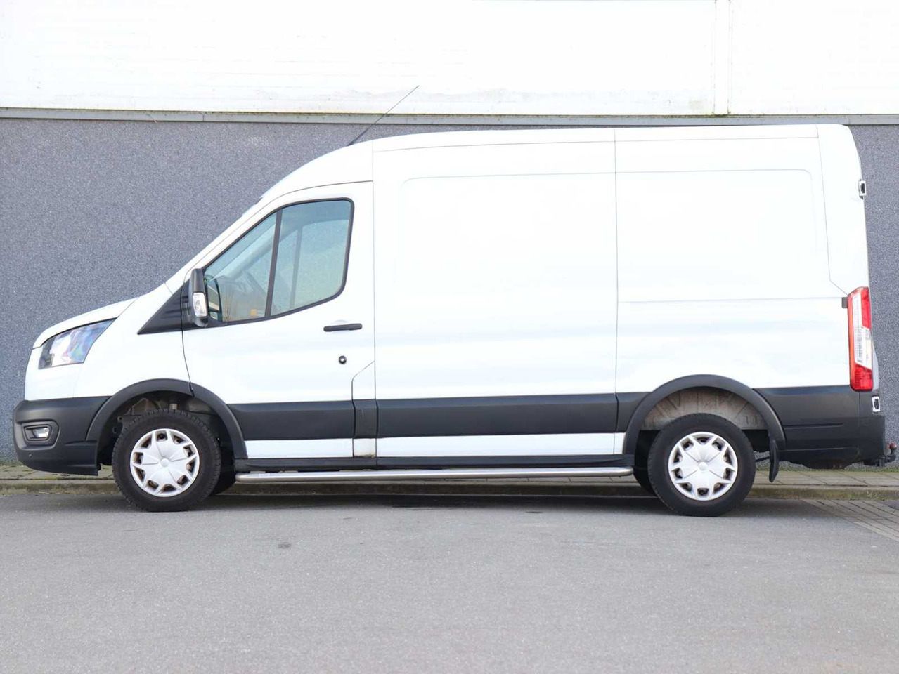 FORD TRANSIT 290 2.0 TDCI L2H2 TREND VAN | VRF-27-T - Furgoneta: foto 4 FORD TRANSIT 290 2.0 TDCI L2H2 TREND VAN | VRF-27-T - Furgoneta: foto 4