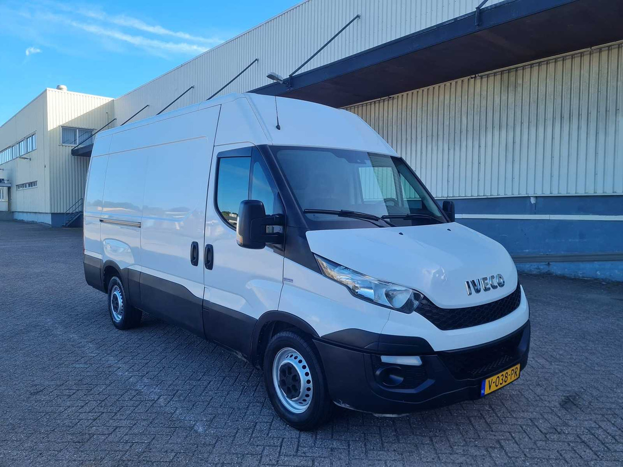 IVECO - DAILY - 35S15V 2.3 352 H2 L - V-038-PR - Furgoneta: foto 2 IVECO - DAILY - 35S15V 2.3 352 H2 L - V-038-PR - Furgoneta: foto 2