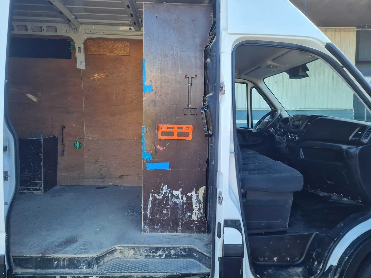 IVECO - DAILY - 35S15V 2.3 352 H2 L - V-038-PR - Furgoneta: foto 5 IVECO - DAILY - 35S15V 2.3 352 H2 L - V-038-PR - Furgoneta: foto 5