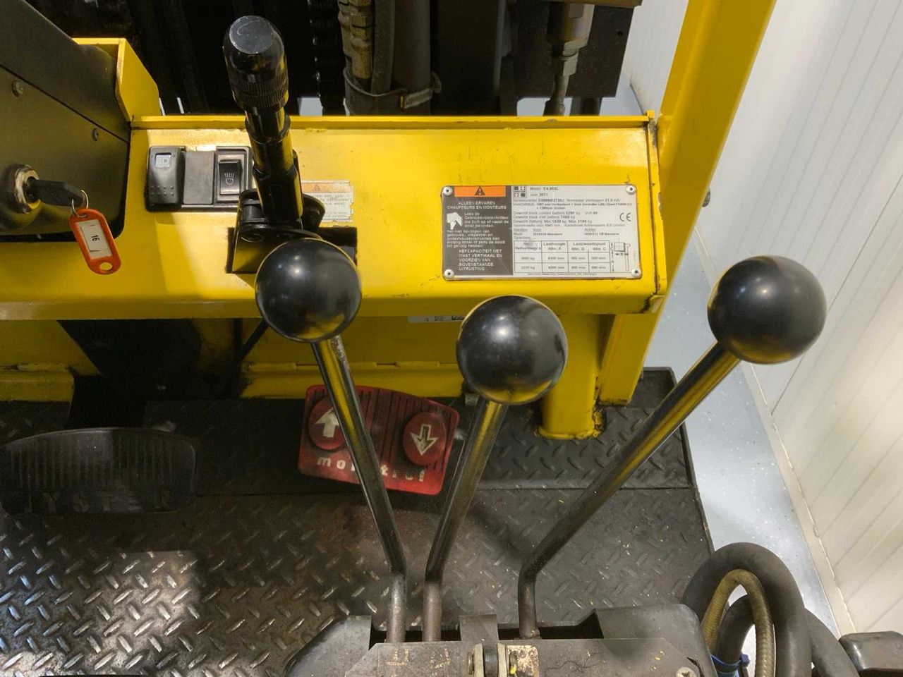 Carretilla elevadora HYSTER E4.00XL FORKLIFT FORK POSITIONER, SIDE SHIFT, BLUESPOT, ACCUMULATOR: foto 10 Carretilla elevadora HYSTER E4.00XL FORKLIFT FORK POSITIONER, SIDE SHIFT, BLUESPOT, ACCUMULATOR: foto 10