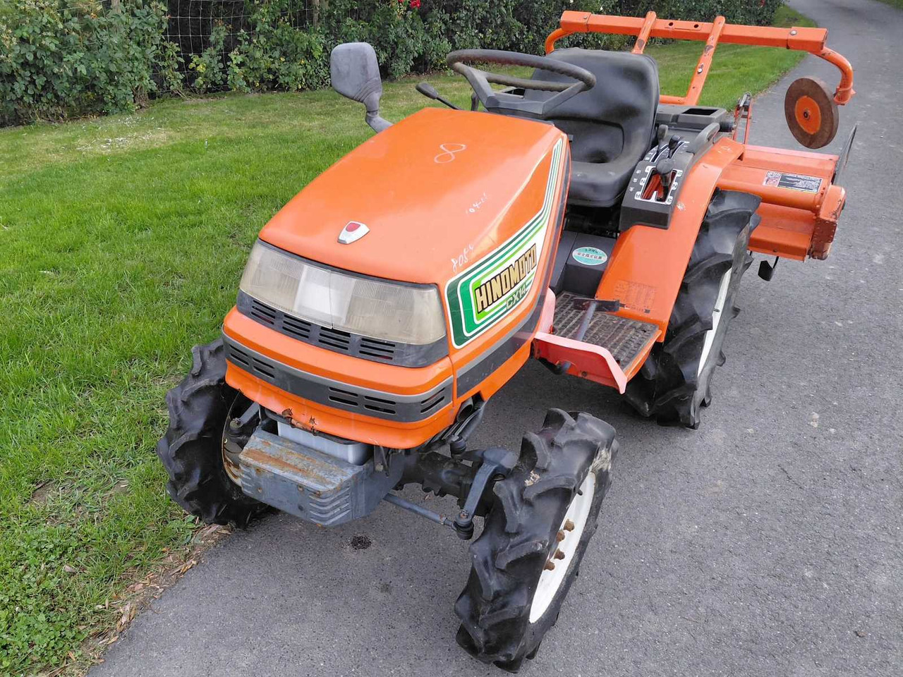 Hinomoto C14 - Mini tractor: foto 1 Hinomoto C14 - Mini tractor: foto 1