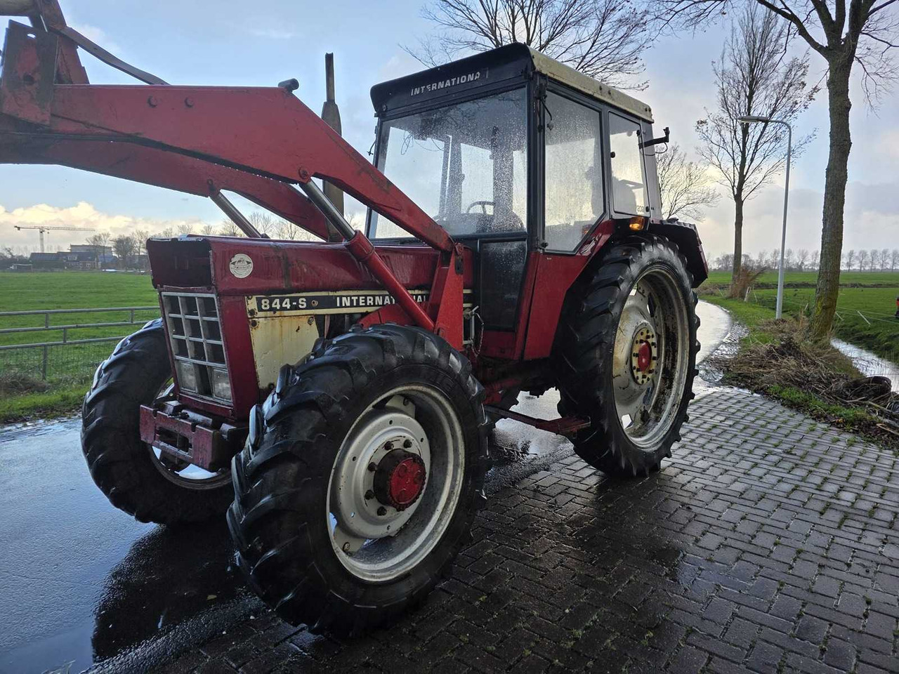 INTERNATIONAL 844-S ALL-WHEEL DRIVE FARM TRACTOR - Tractor: foto 1 INTERNATIONAL 844-S ALL-WHEEL DRIVE FARM TRACTOR - Tractor: foto 1