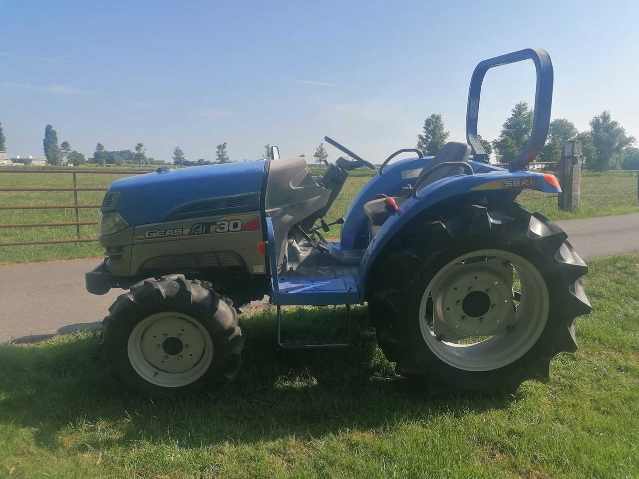 Iseki AT30 - Mini tractor: foto 1 Iseki AT30 - Mini tractor: foto 1