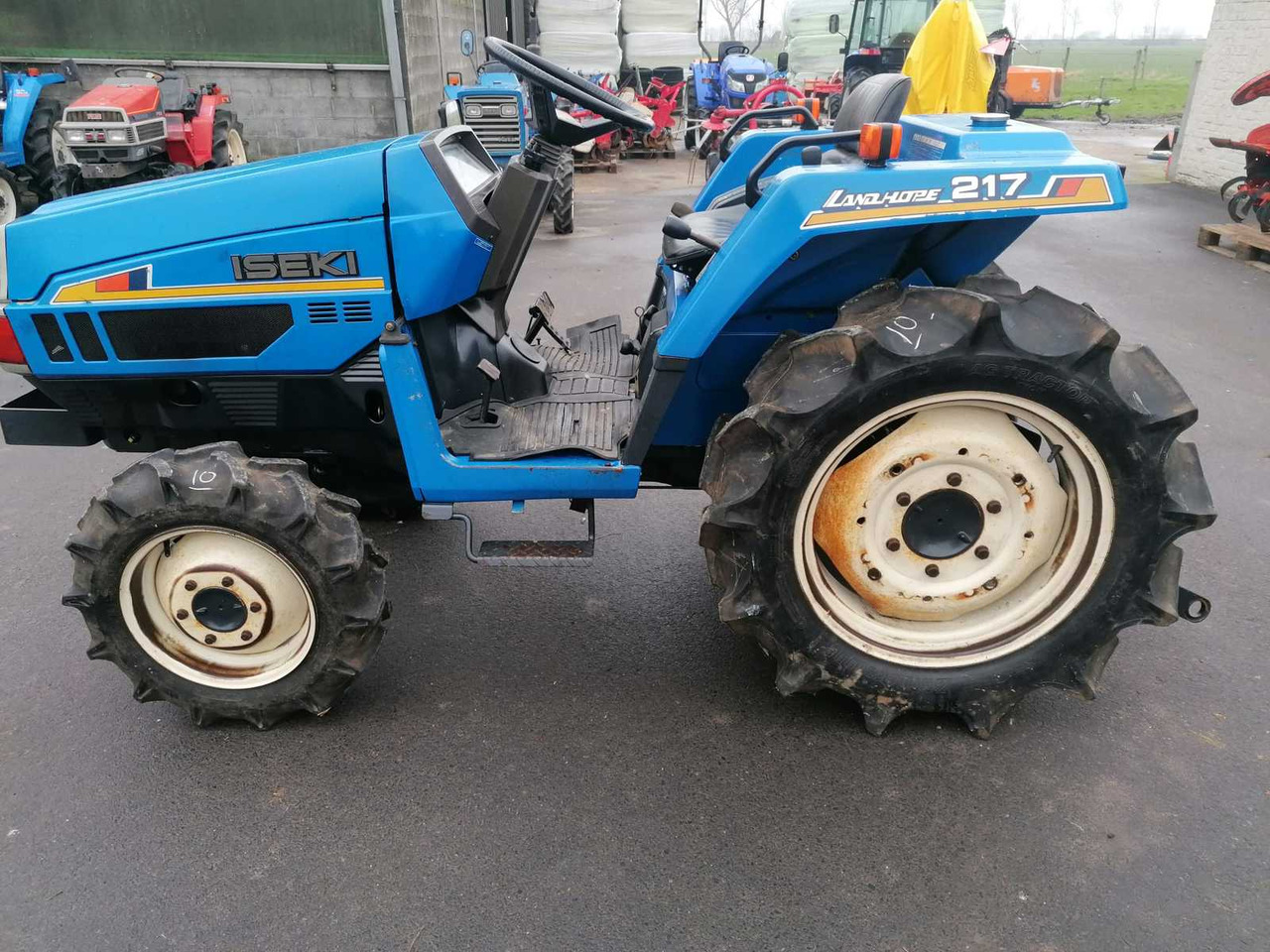 Iseki TU217F - Mini tractor: foto 1 Iseki TU217F - Mini tractor: foto 1