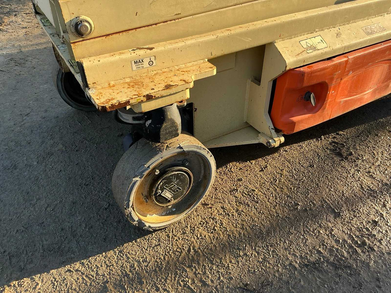 Plataforma elevadora JLG - 3246ES - AERIAL WORK PLATFORMS - 2011 (ESN11811014): foto 7