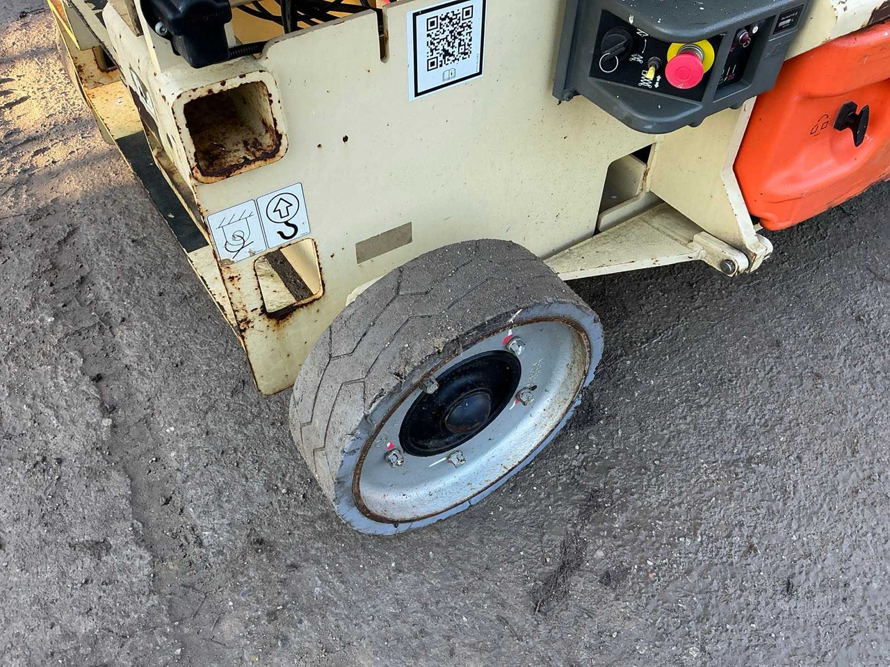 Plataforma elevadora JLG - 3246ES - AERIAL WORK PLATFORMS - 2011 (ESN11811014): foto 9