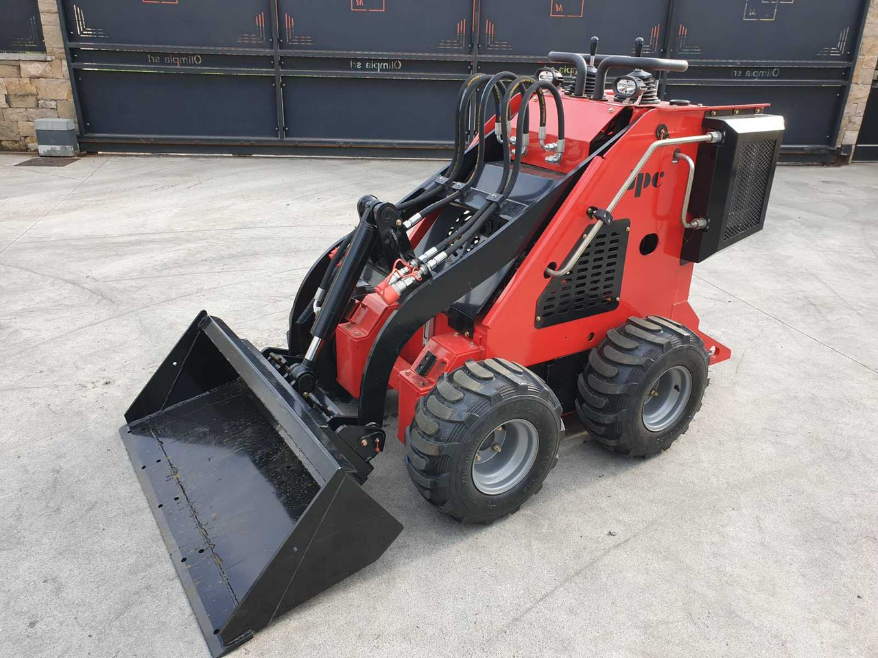 JPC HT320 SKID STEER LOADER - Cargadora de ruedas: foto 1 JPC HT320 SKID STEER LOADER - Cargadora de ruedas: foto 1