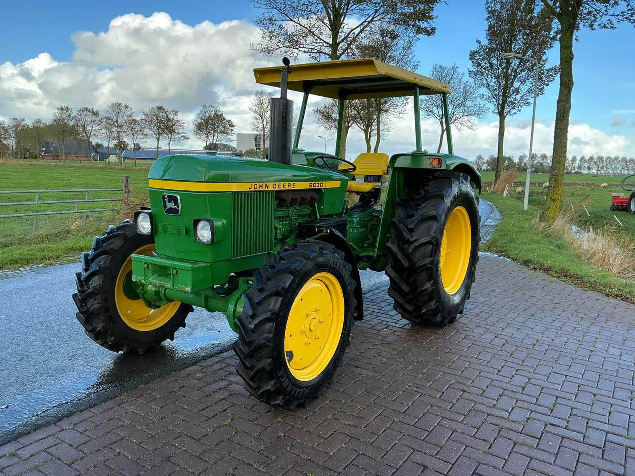 John Deere 2030S - Tractor: foto 3 John Deere 2030S - Tractor: foto 3