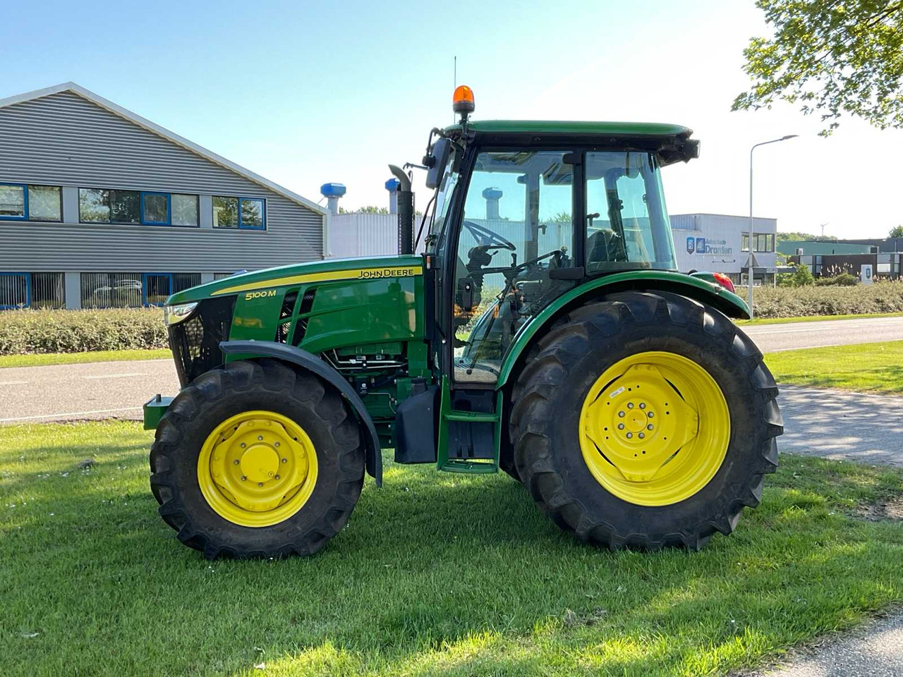 John Deere 5100M - Tractor: foto 2 John Deere 5100M - Tractor: foto 2