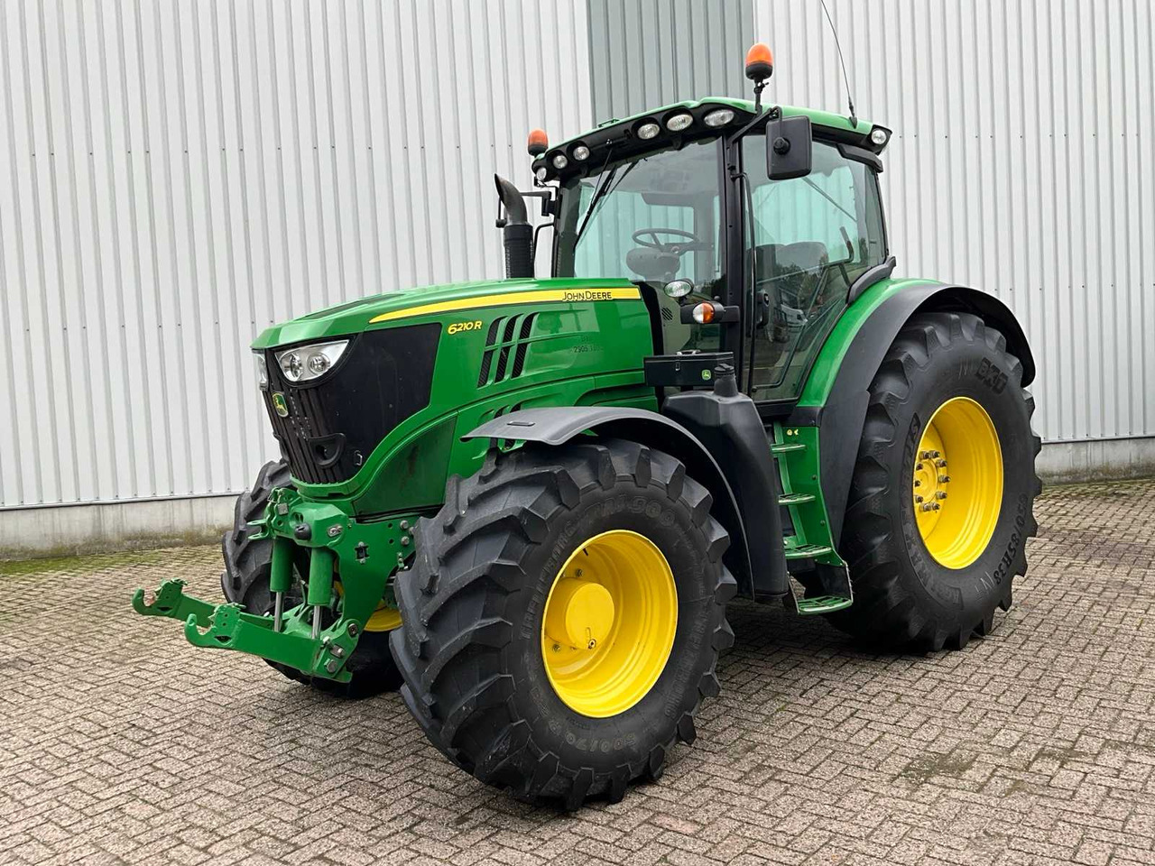 John Deere 6210R - Tractor: foto 1 John Deere 6210R - Tractor: foto 1