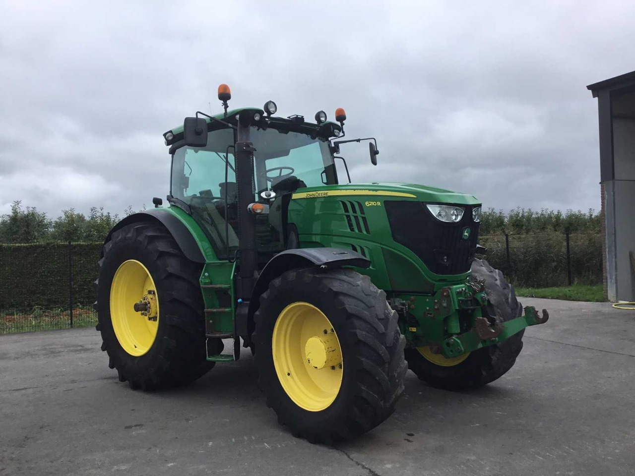 John Deere 6210R - Tractor: foto 1 John Deere 6210R - Tractor: foto 1