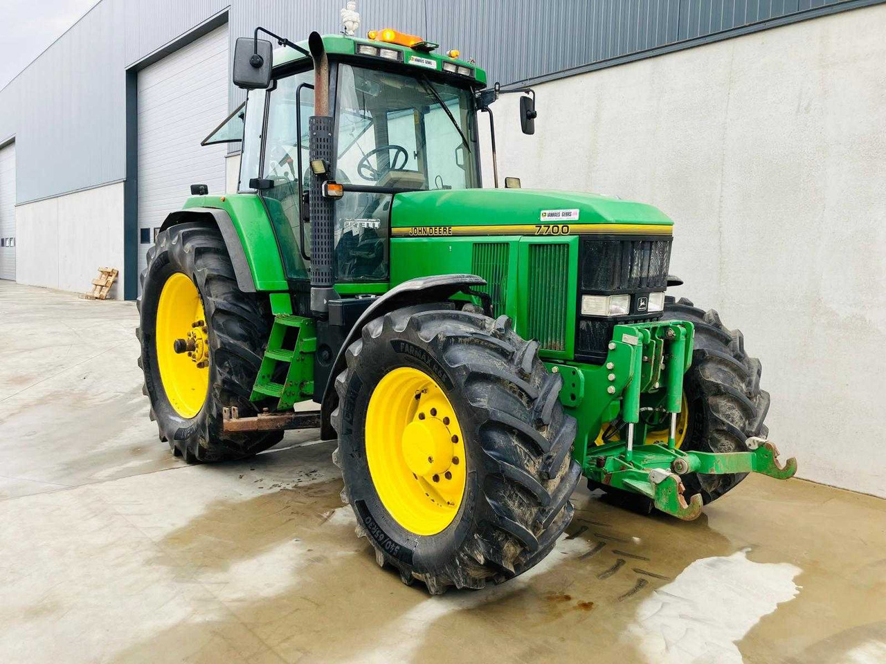 John Deere 7700 - Tractor: foto 1 John Deere 7700 - Tractor: foto 1