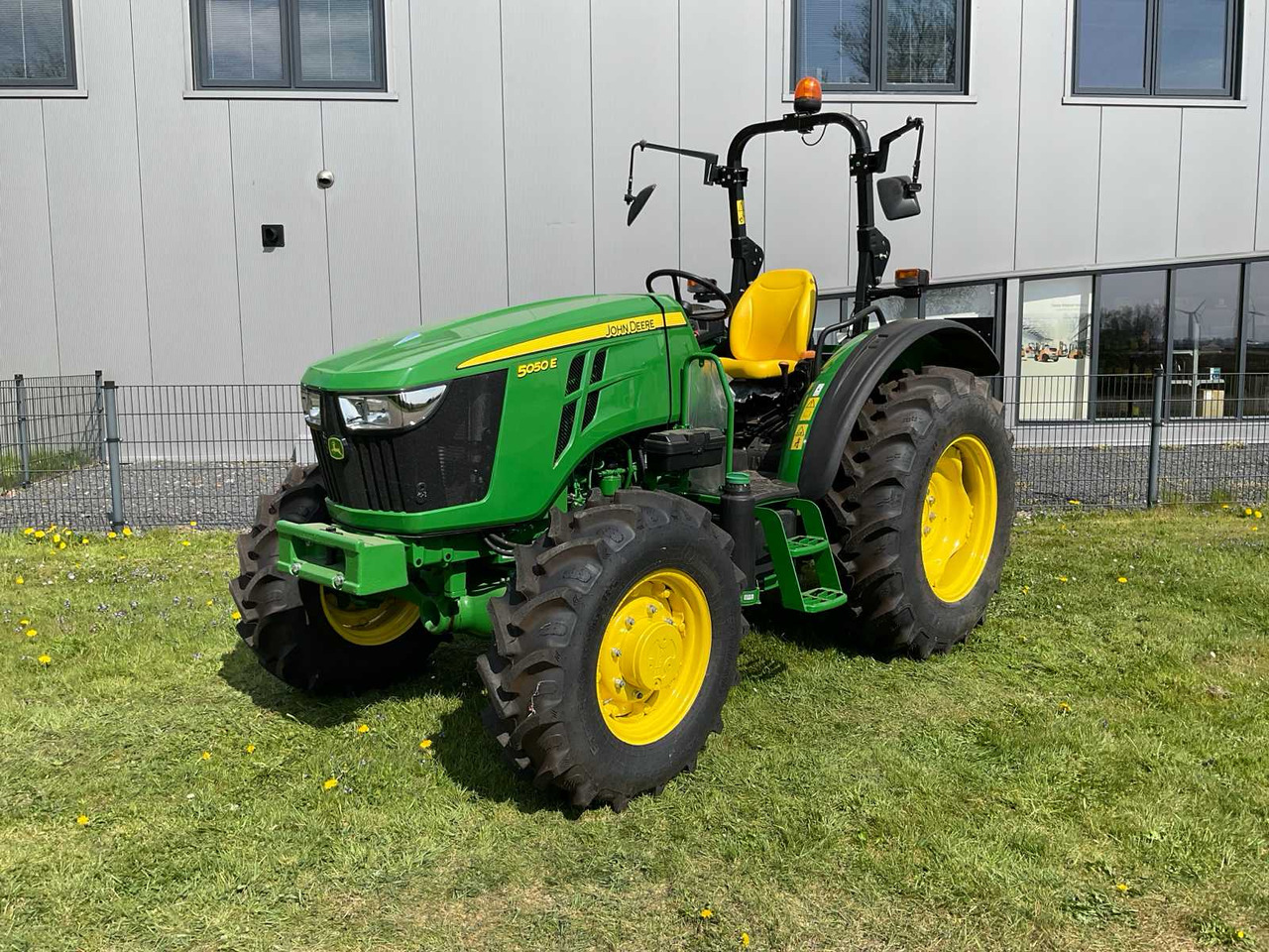 John deere 5055E - Tractor: foto 1 John deere 5055E - Tractor: foto 1