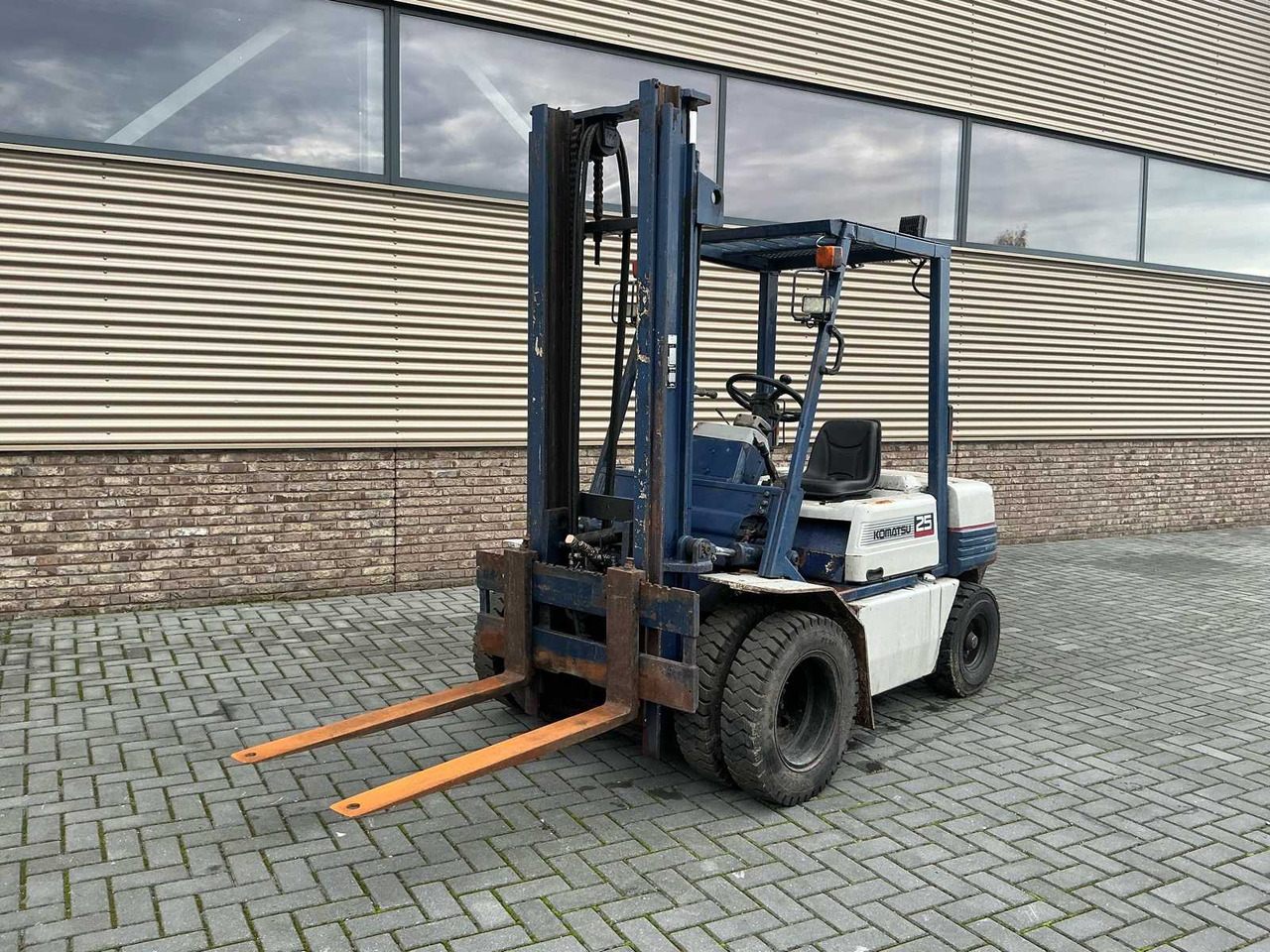KOMATSU 25 FORKLIFT - Carretilla elevadora: foto 2 KOMATSU 25 FORKLIFT - Carretilla elevadora: foto 2