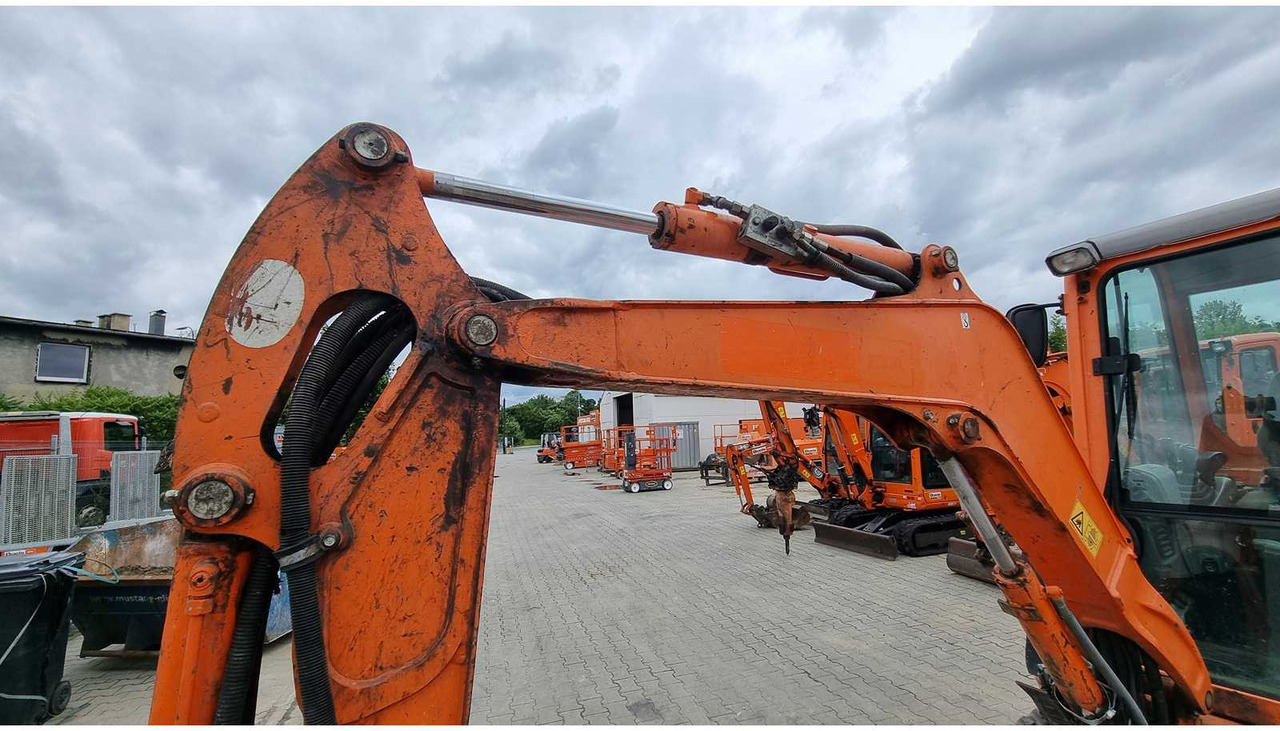 KUBOTA U27-4 - Miniexcavadora: foto 5 KUBOTA U27-4 - Miniexcavadora: foto 5