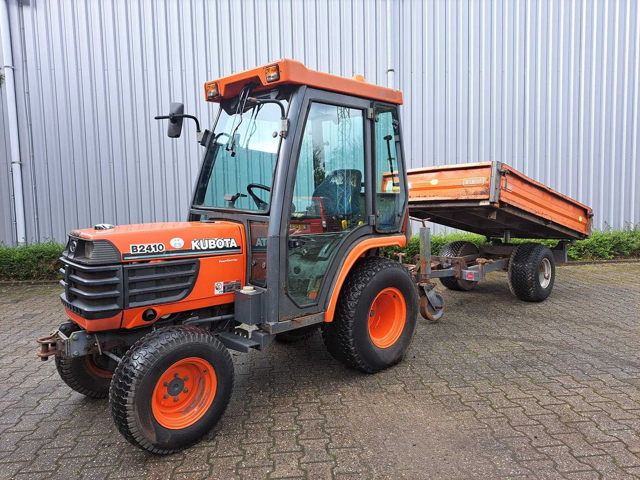 Kubota B2410 - Mini tractor: foto 1 Kubota B2410 - Mini tractor: foto 1