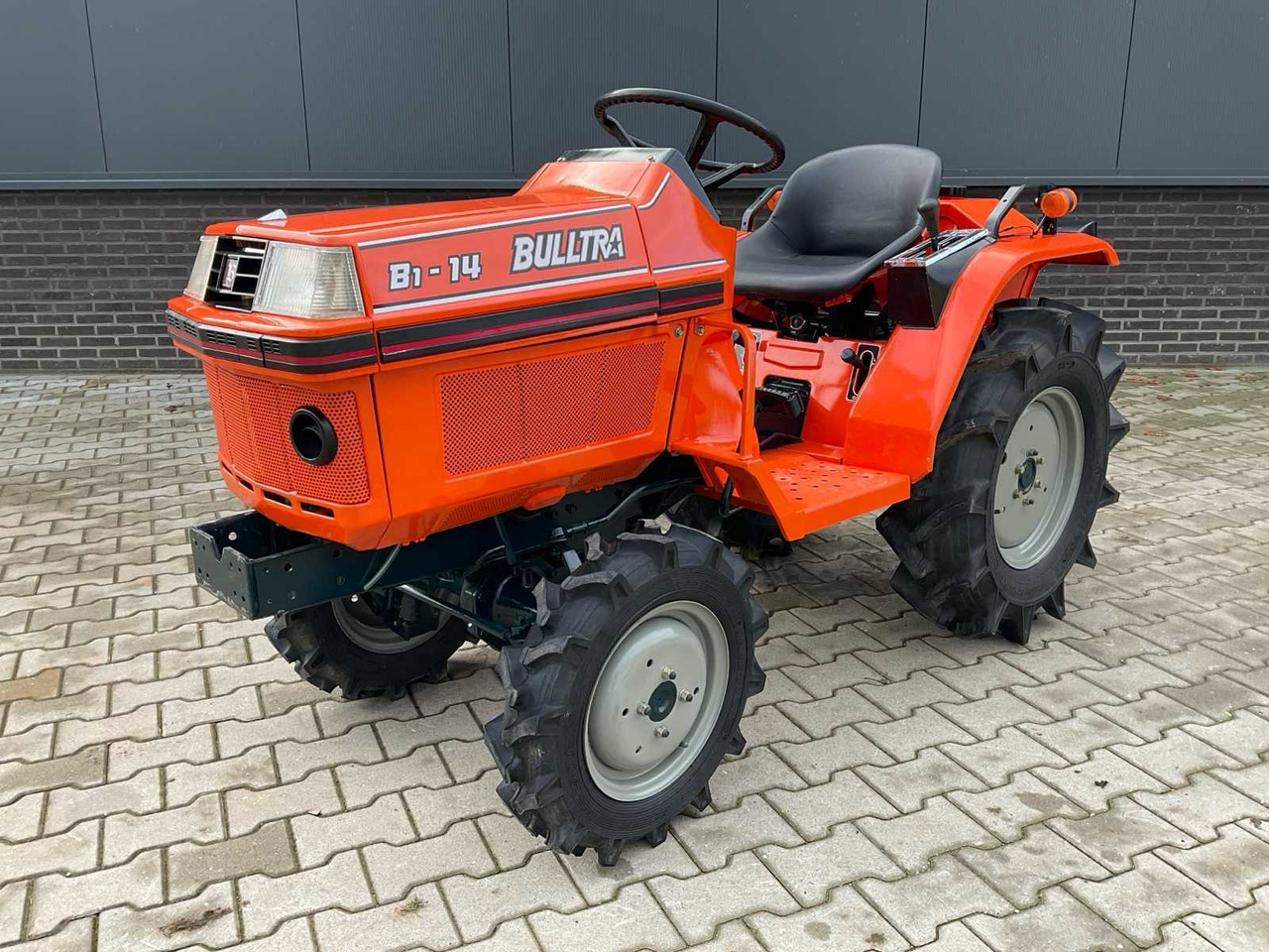 Kubota Bulltra B1-14DT - Mini tractor: foto 1 Kubota Bulltra B1-14DT - Mini tractor: foto 1