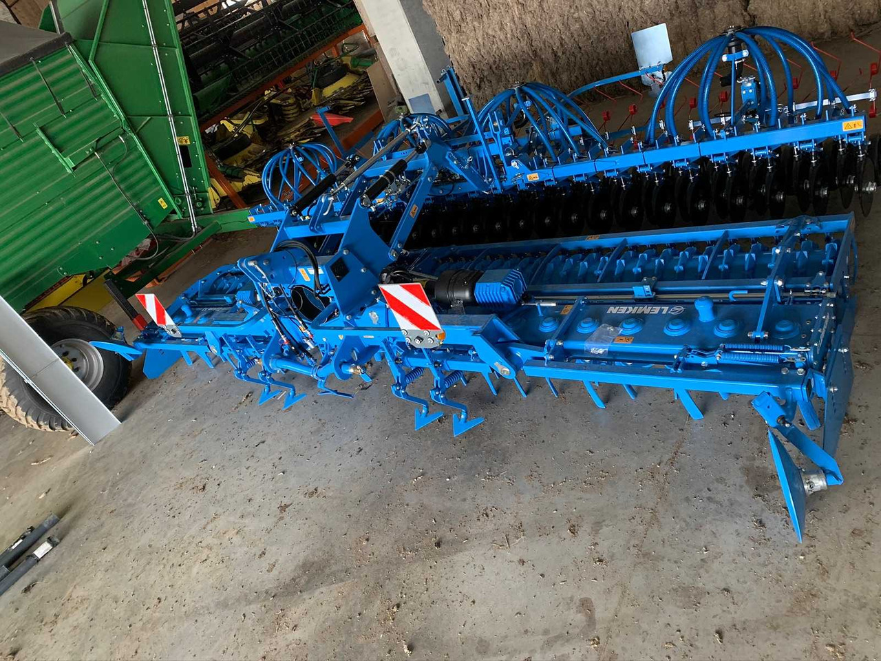 LEMKEN SOLITAIR + ZIRKON + FRONT TANK Solitair 12K/600 + Zirkon 12K/600 + Front Tank Solitair 23 - Maquinaria de siembra: foto 5 LEMKEN SOLITAIR + ZIRKON + FRONT TANK Solitair 12K/600 + Zirkon 12K/600 + Front Tank Solitair 23 - Maquinaria de siembra: foto 5