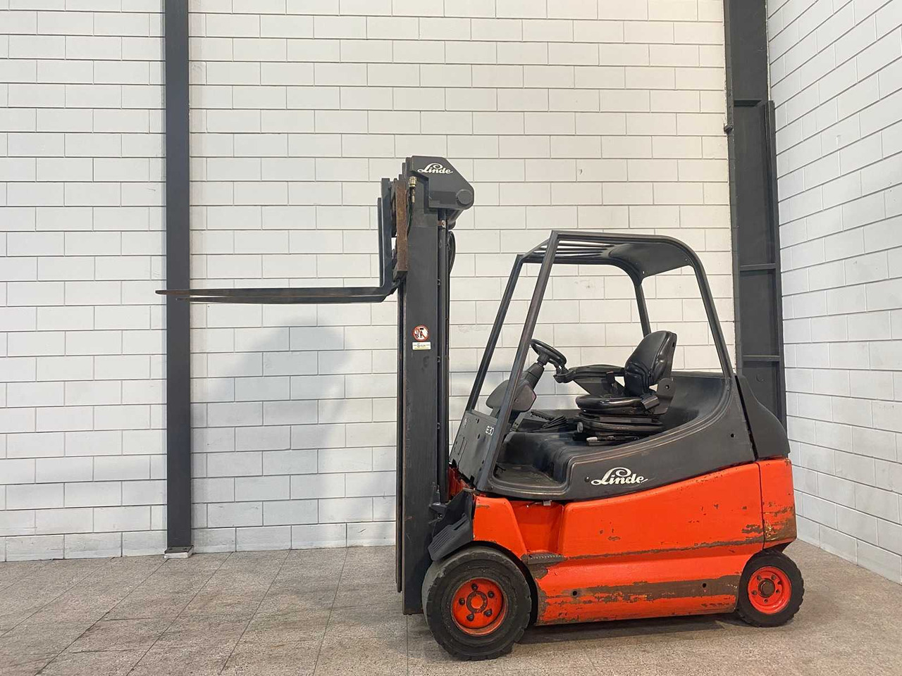 LINDE - 2002 - E 30/600 - FORKLIFT TRUCK - Carretilla elevadora: foto 1 LINDE - 2002 - E 30/600 - FORKLIFT TRUCK - Carretilla elevadora: foto 1