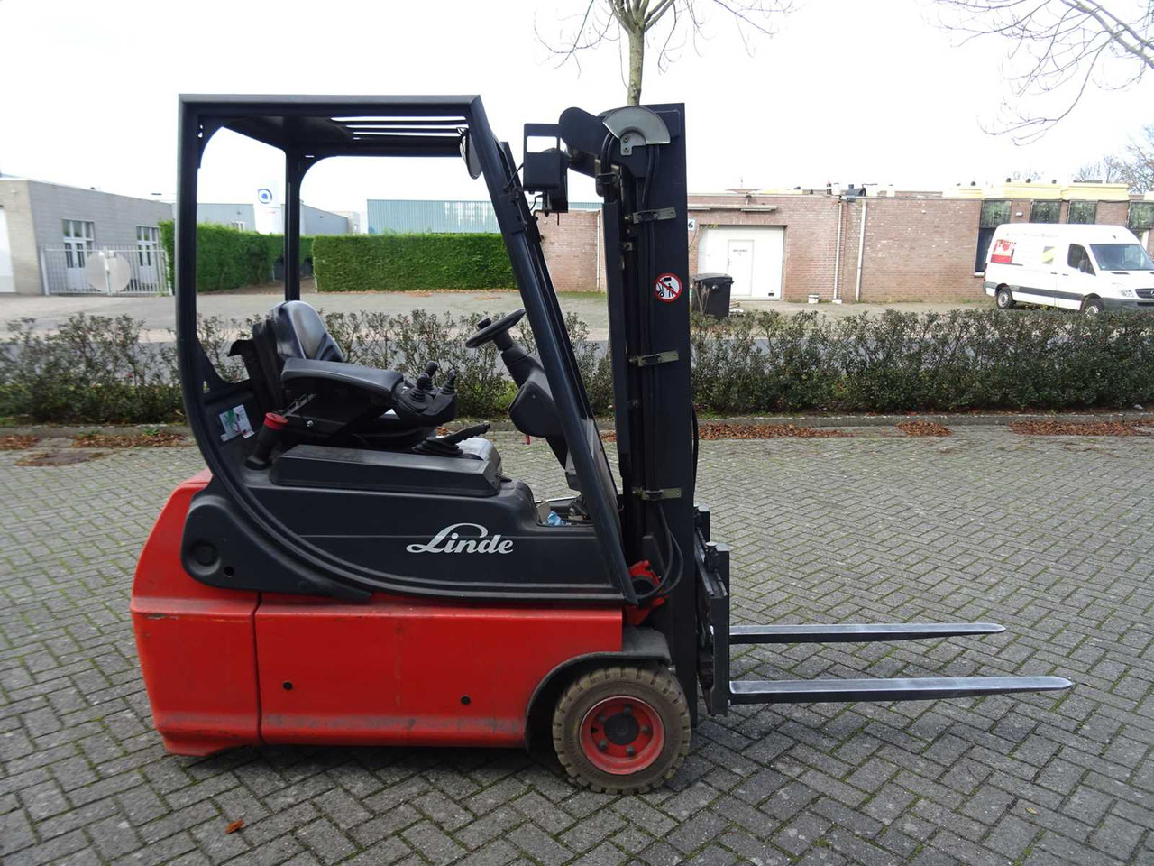 LINDE - 2006 - E16-02 - FORKLIFT TRUCK - Carretilla elevadora: foto 5 LINDE - 2006 - E16-02 - FORKLIFT TRUCK - Carretilla elevadora: foto 5