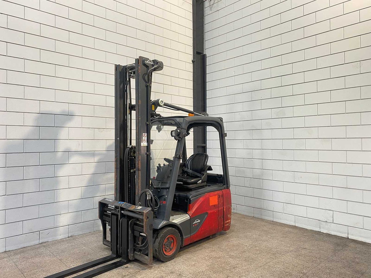 LINDE - 2015 - E16-02 - FORKLIFT TRUCK - Carretilla elevadora: foto 2 LINDE - 2015 - E16-02 - FORKLIFT TRUCK - Carretilla elevadora: foto 2