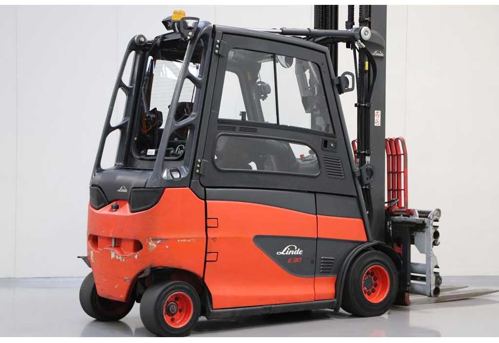 LINDE - 2017 - E30HL-01/600 - FORKLIFT, SIDESHIFT, FORK POSITIONER, - Carretilla elevadora: foto 3 LINDE - 2017 - E30HL-01/600 - FORKLIFT, SIDESHIFT, FORK POSITIONER, - Carretilla elevadora: foto 3