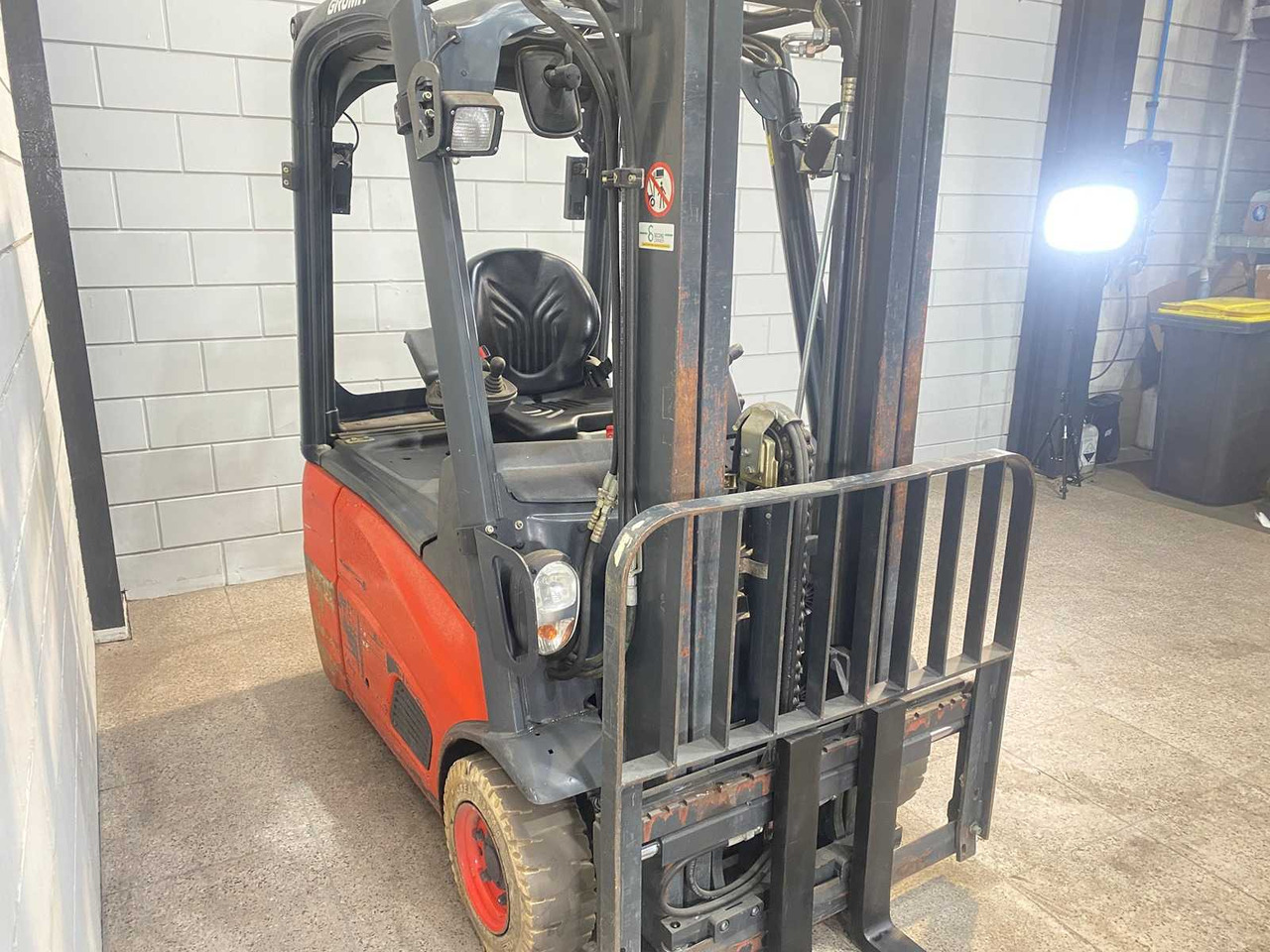 LINDE - E15 - FORKLIFT TRIPLEX - FREE-LIFT - SIDE-SHIFT - Carretilla elevadora: foto 3 LINDE - E15 - FORKLIFT TRIPLEX - FREE-LIFT - SIDE-SHIFT - Carretilla elevadora: foto 3
