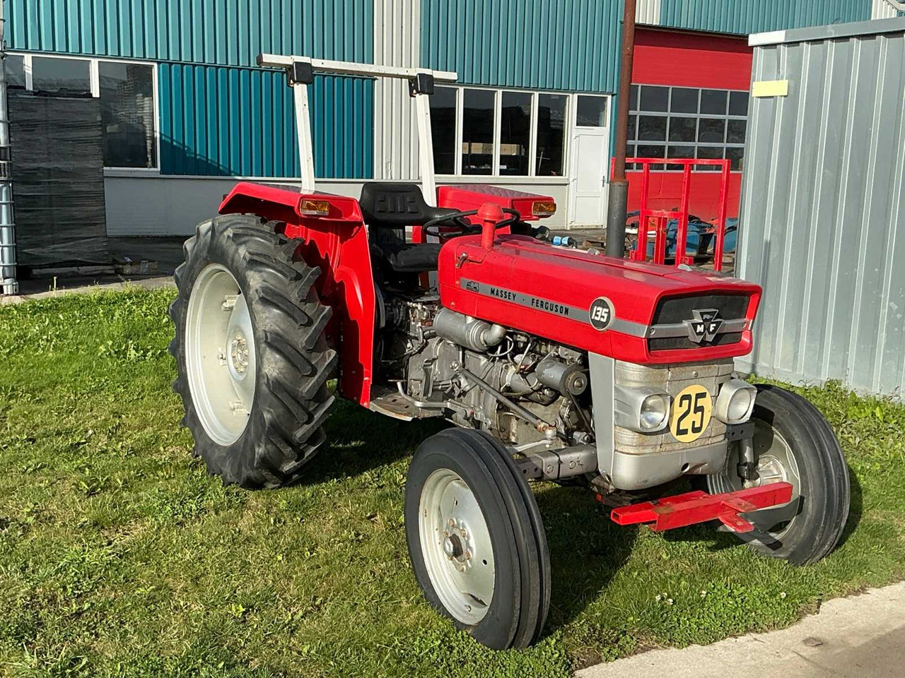 Massey-Ferguson 135 - Tractor: foto 3 Massey-Ferguson 135 - Tractor: foto 3