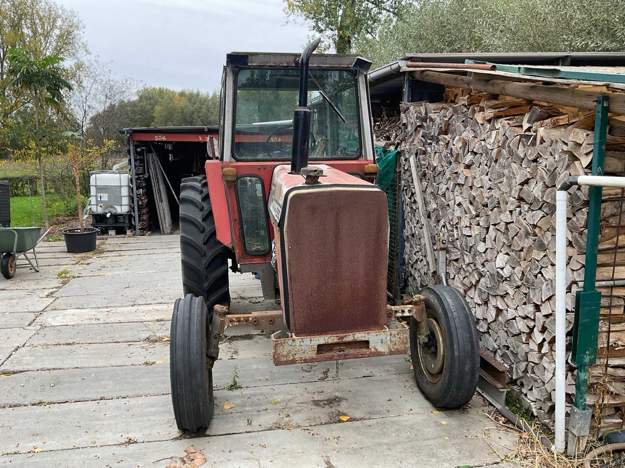 Massey Ferguson MF-590 - Tractor: foto 2 Massey Ferguson MF-590 - Tractor: foto 2