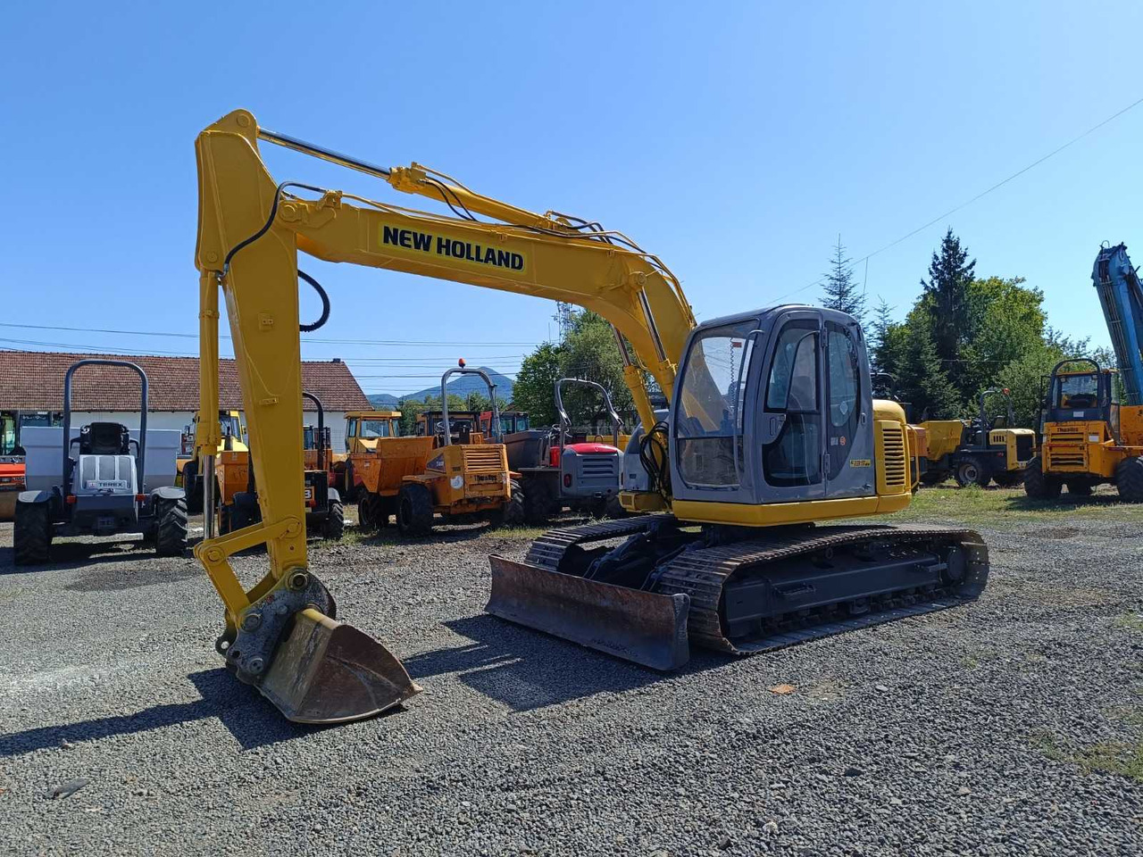 NEW HOLLAND KOBELCO - E-135-SR - TRACKED EXCAVATOR - 2011 - Excavadora: foto 1 NEW HOLLAND KOBELCO - E-135-SR - TRACKED EXCAVATOR - 2011 - Excavadora: foto 1