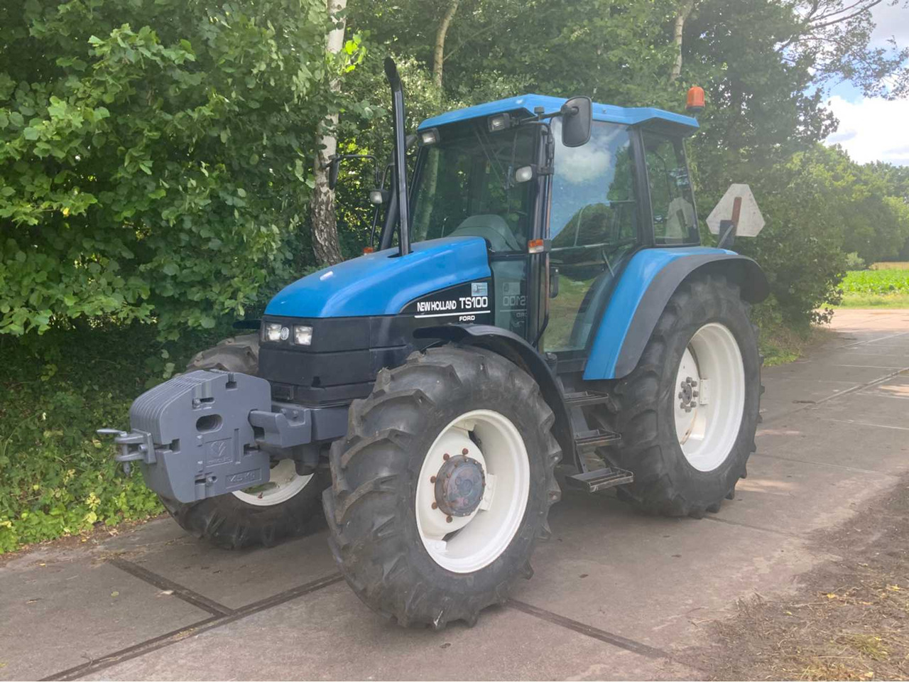 New holland TS-100 - Tractor: foto 1 New holland TS-100 - Tractor: foto 1