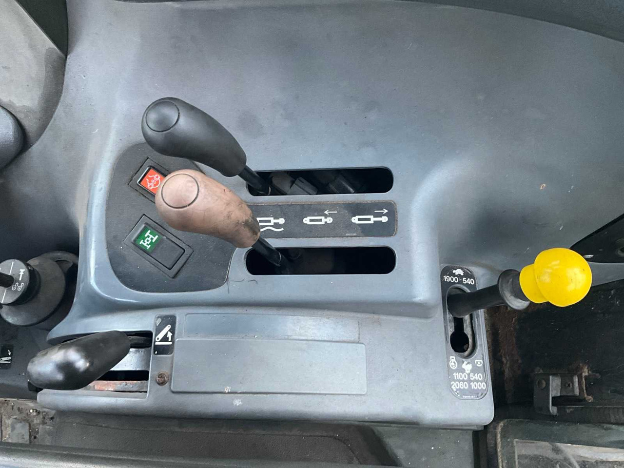 Tractor New holland TS90: foto 39