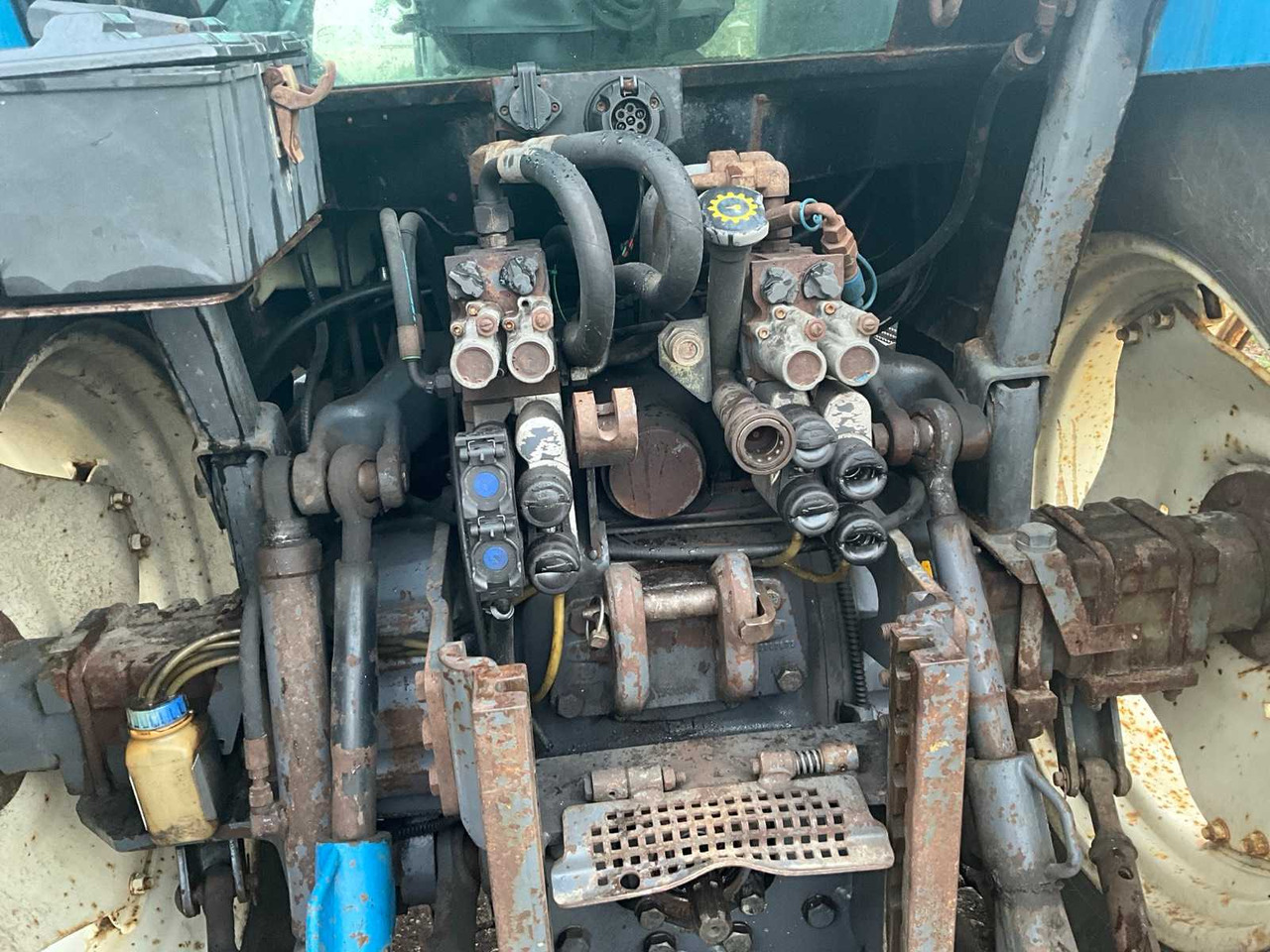 Tractor New holland TS90: foto 18