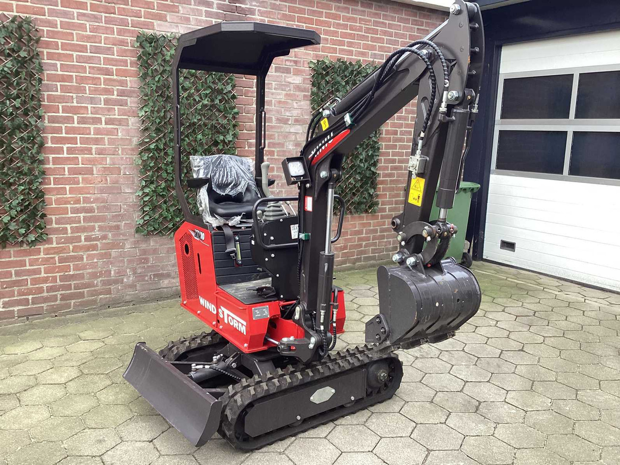 RHINOCEROS WINDSTORM XN 10 - Miniexcavadora: foto 4 RHINOCEROS WINDSTORM XN 10 - Miniexcavadora: foto 4