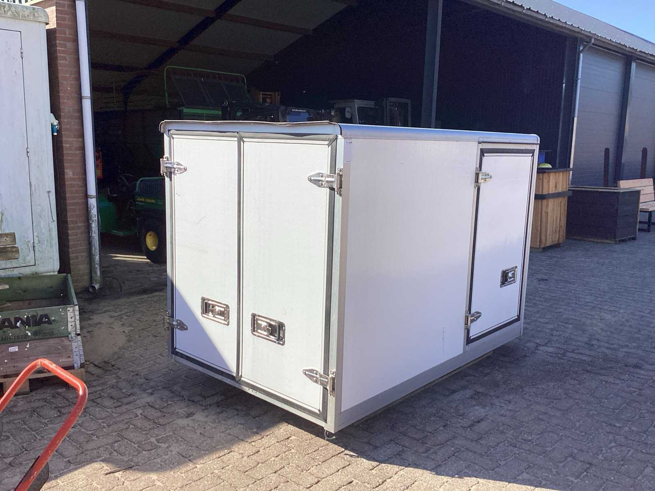 BODY BODY - Remolque: foto 1 BODY BODY - Remolque: foto 1