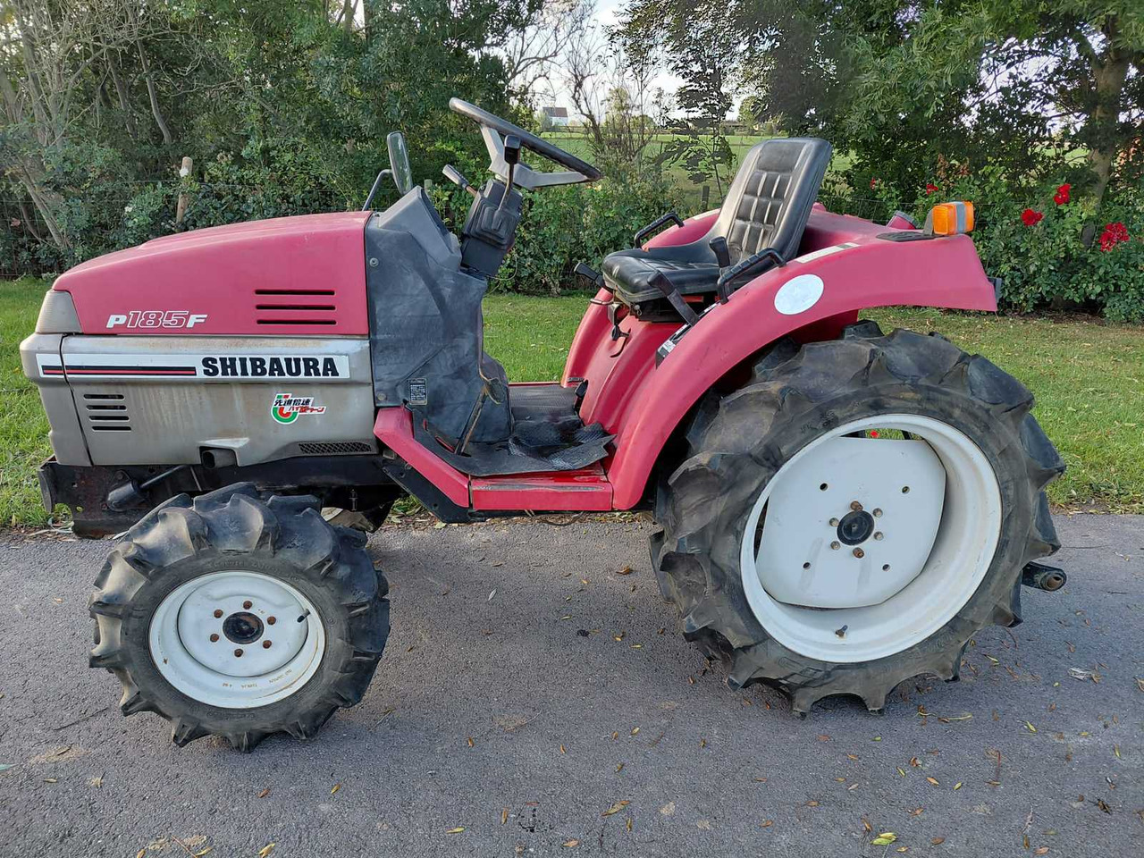 Shibaura P185F - Mini tractor: foto 1 Shibaura P185F - Mini tractor: foto 1