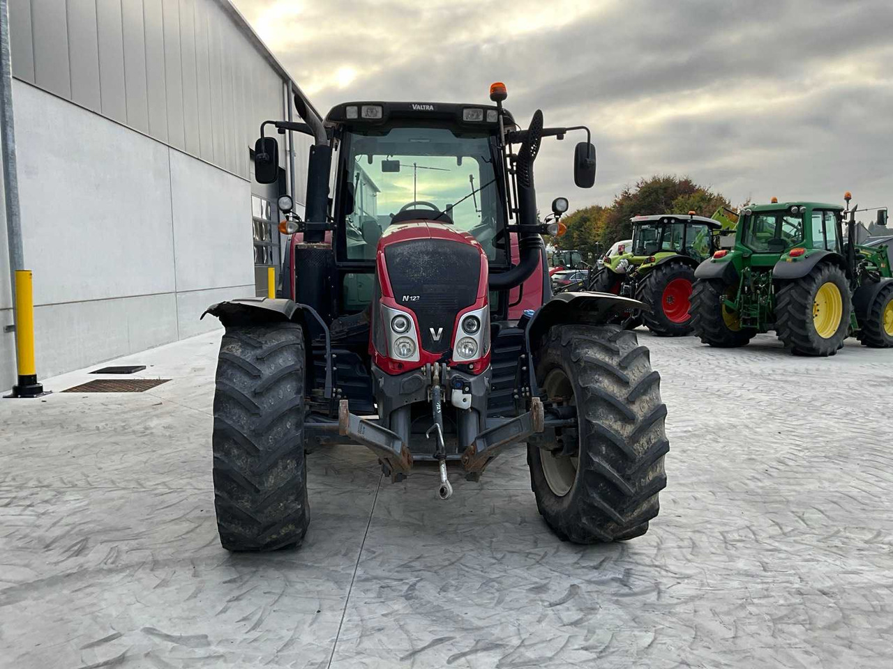 Valtra N123S - Tractor: foto 2 Valtra N123S - Tractor: foto 2