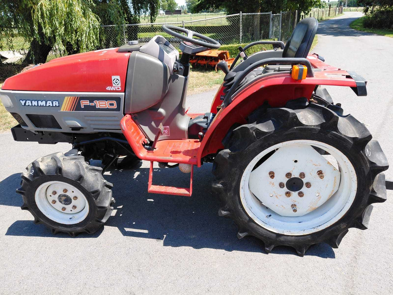Yanmar F180 - Mini tractor: foto 1 Yanmar F180 - Mini tractor: foto 1