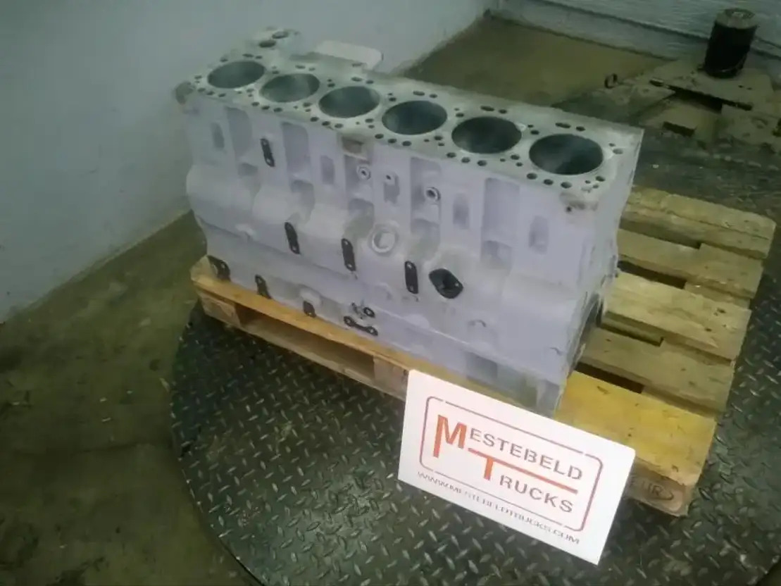 Cummins Motorblok CM8.3T - Motor y piezas para Camión: foto 1 Cummins Motorblok CM8.3T - Motor y piezas para Camión: foto 1