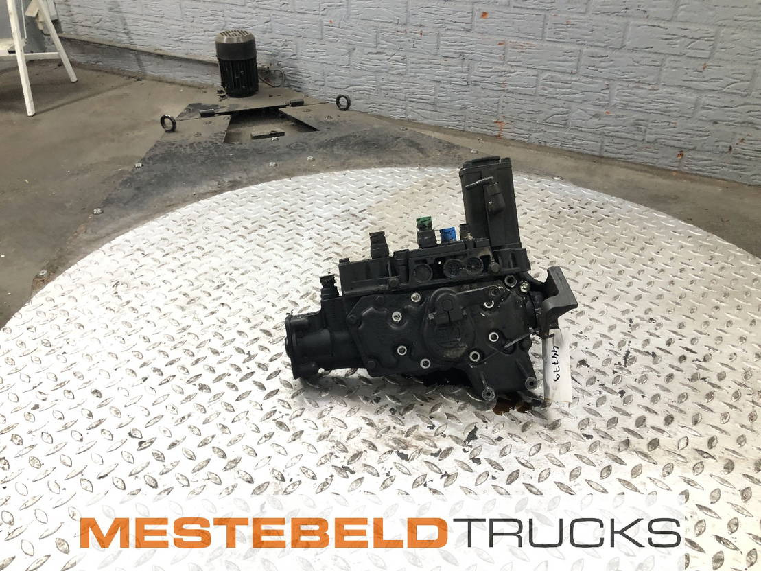 Renault Schakeldeksel 16S2220 meet kabels - Caja de cambios y piezas para Camión: foto 1 Renault Schakeldeksel 16S2220 meet kabels - Caja de cambios y piezas para Camión: foto 1