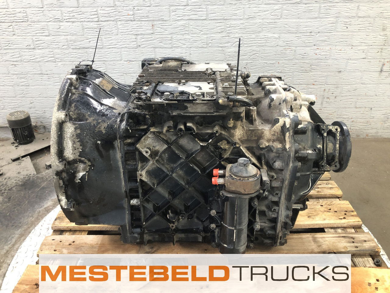 Volvo Versnellingbak AT 2412 C - Caja de cambios y piezas para Camión: foto 1 Volvo Versnellingbak AT 2412 C - Caja de cambios y piezas para Camión: foto 1