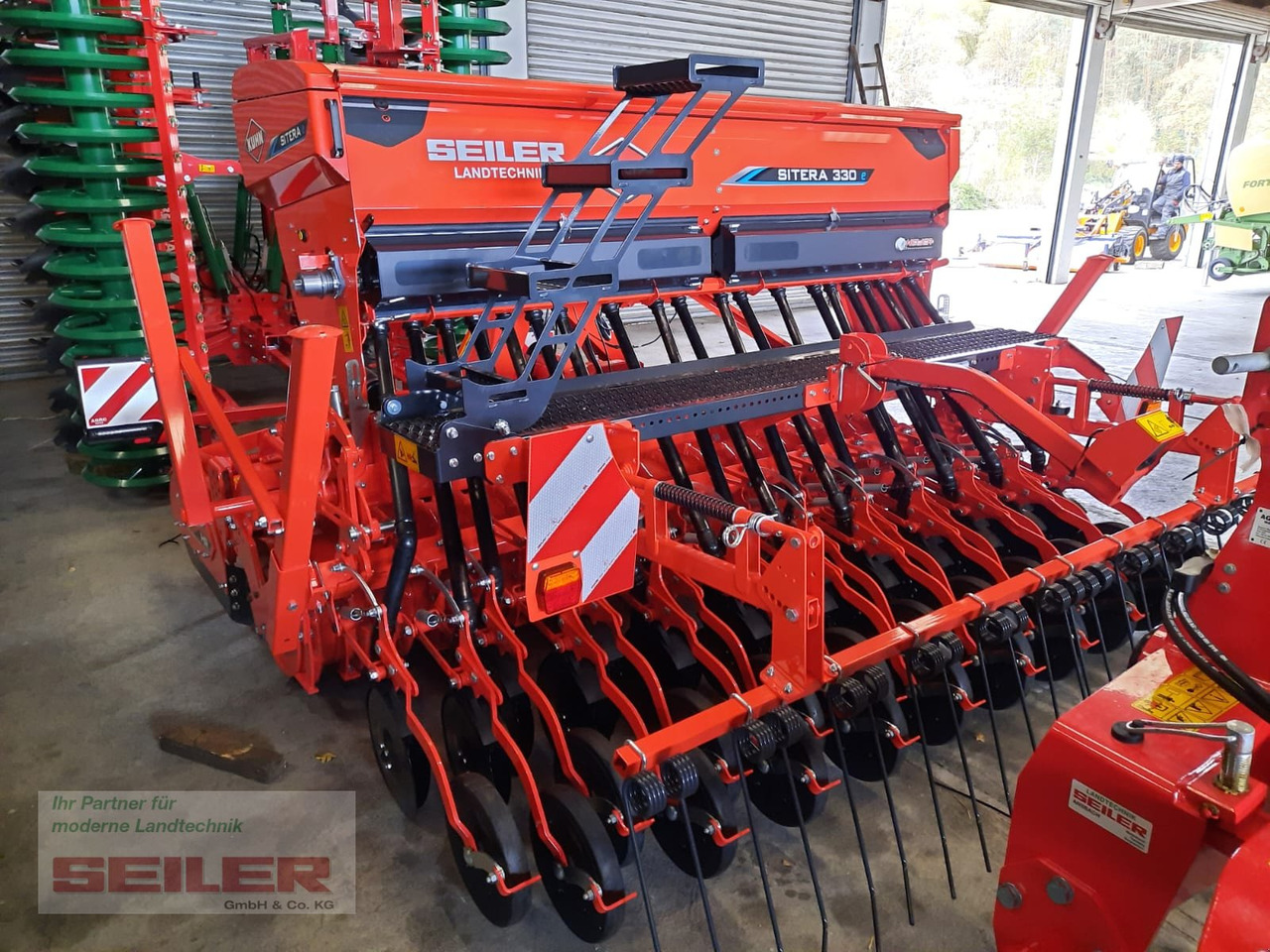 Kuhn HR 304 + Sitera 330-20E - Combinado de siembra: foto 3 Kuhn HR 304 + Sitera 330-20E - Combinado de siembra: foto 3