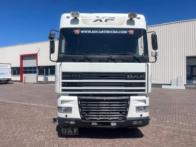 DAF XF 95 8 Tires (6x2) euro 2 - Camión caja abierta: foto 2 DAF XF 95 8 Tires (6x2) euro 2 - Camión caja abierta: foto 2