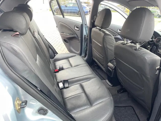 Hatchback Nissan Almera Leder bekleding APK Cruise control: foto 17 Hatchback Nissan Almera Leder bekleding APK Cruise control: foto 17