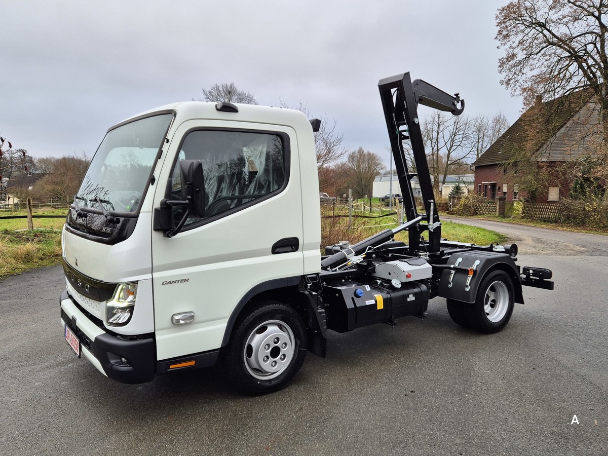 FUSO 3C15 Duonic Aut.City Abrollkipper AHK 3.5T - Camión multibasculante: foto 1 FUSO 3C15 Duonic Aut.City Abrollkipper AHK 3.5T - Camión multibasculante: foto 1