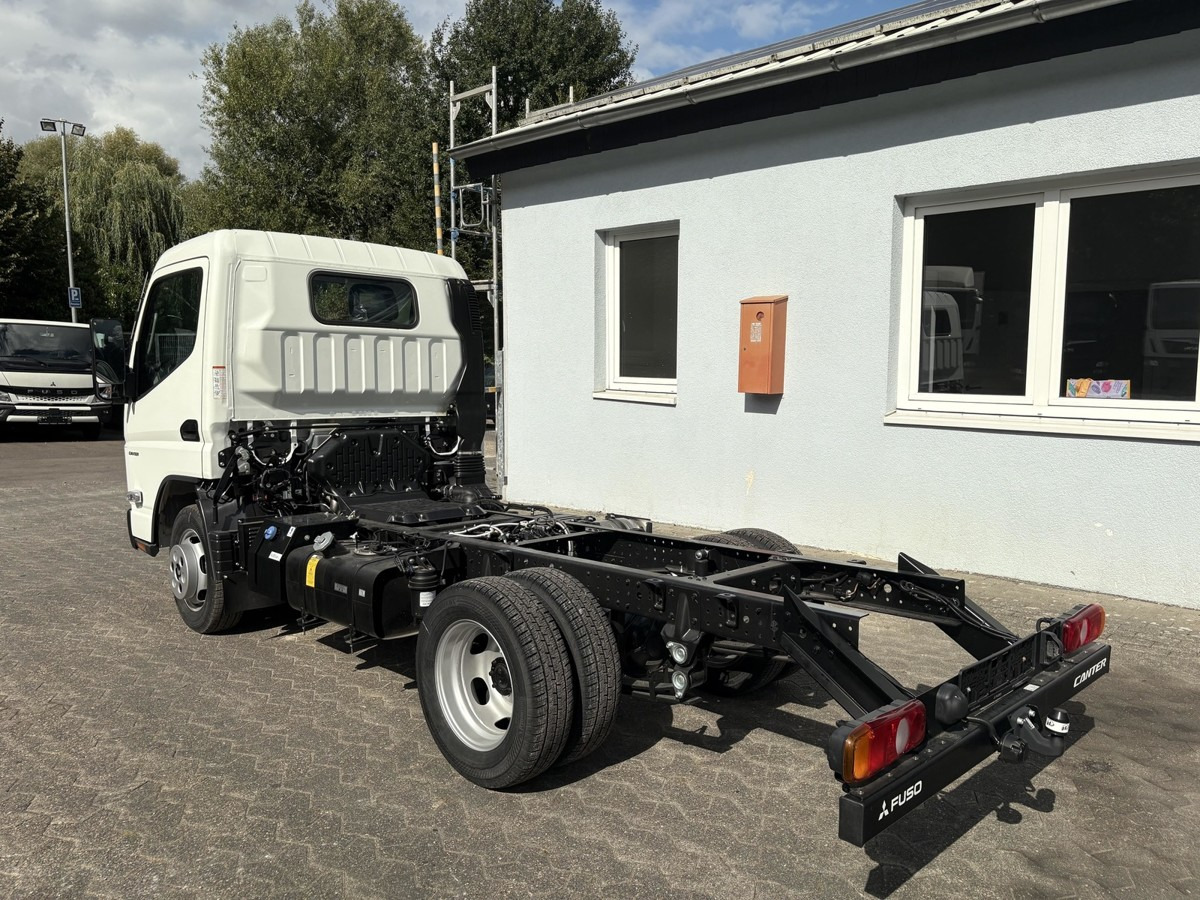FUSO 3S15 Fahrgestell 2500 Nebenantrieb - Camión chasis: foto 3 FUSO 3S15 Fahrgestell 2500 Nebenantrieb - Camión chasis: foto 3