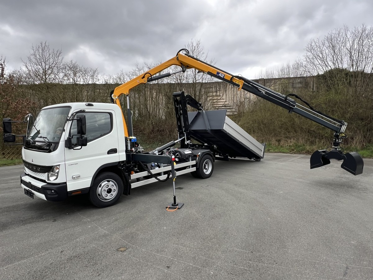 FUSO FUSO 9C18 City Abrollkipper + Ladekran m.Greifer - Furgoneta basculante: foto 3 FUSO FUSO 9C18 City Abrollkipper + Ladekran m.Greifer - Furgoneta basculante: foto 3