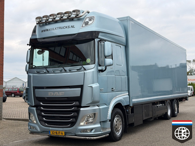 DAF XF 460 FAN TAIL LIFT / TRS / NIGHT A/C / RACING TEAM / CAMPER - Camión frigorífico: foto 2 DAF XF 460 FAN TAIL LIFT / TRS / NIGHT A/C / RACING TEAM / CAMPER - Camión frigorífico: foto 2