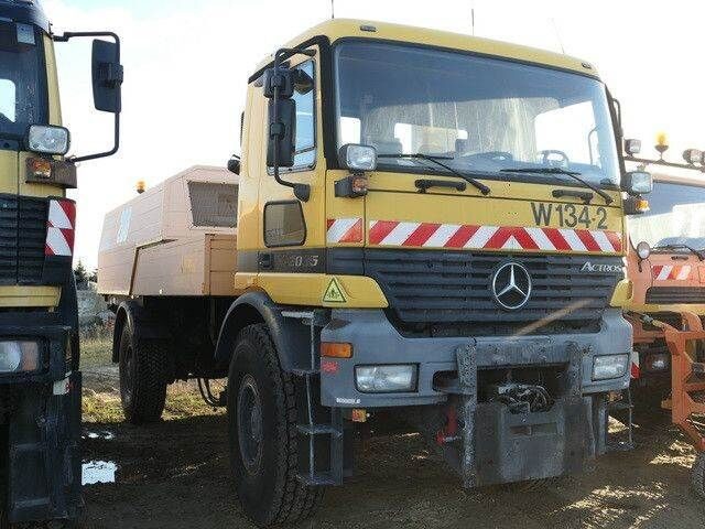 Mercedes-Benz 2035 AK Actros 4x4, Kehrmaschine Schmidt, Allrad - Máquina quitanieve: foto 4 Mercedes-Benz 2035 AK Actros 4x4, Kehrmaschine Schmidt, Allrad - Máquina quitanieve: foto 4