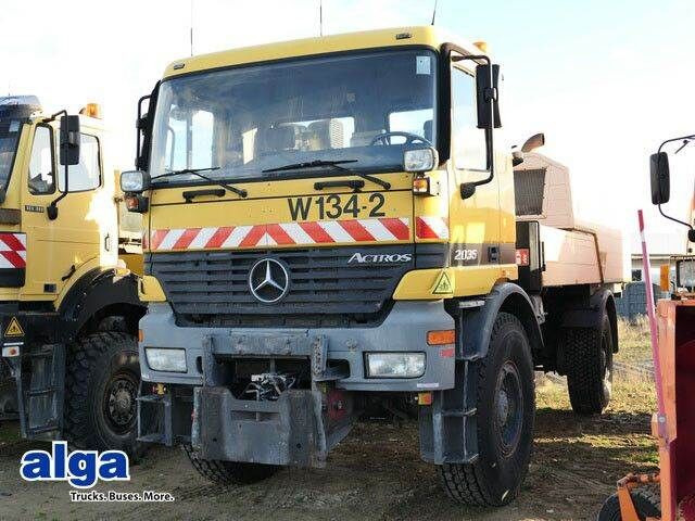 Mercedes-Benz 2035 AK Actros 4x4, Kehrmaschine Schmidt, Allrad - Máquina quitanieve: foto 3 Mercedes-Benz 2035 AK Actros 4x4, Kehrmaschine Schmidt, Allrad - Máquina quitanieve: foto 3